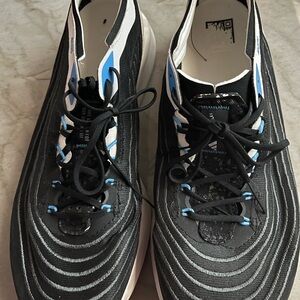 Adidas ADIZERO Parley LIGHTSTRIKE. Size 8-1:2